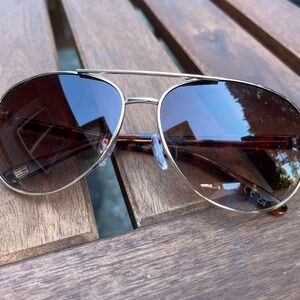 Tommy Hilfiger Women’s Aviator Sunglasses. Gold Brown Tortoise Frame. Classic.